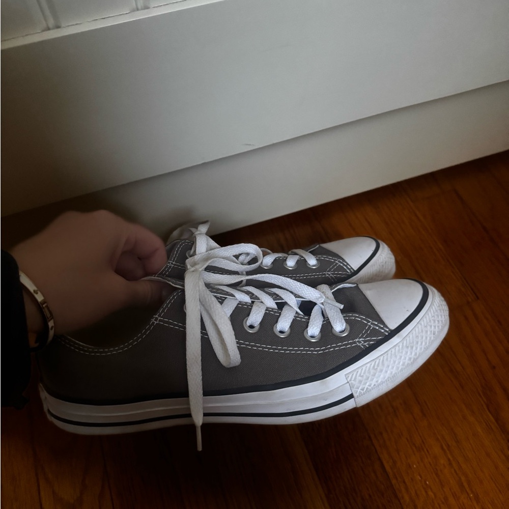 SIZE 8 WOMEN LOW TOP GREY CONVERSE